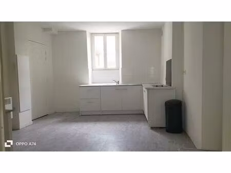 appartement de type t3 situé au centre-ville d'oloron-sainte-marie
