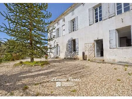 maison  annexes puits parc ruisseau