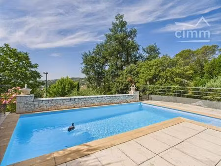 villa de standing avec piscine