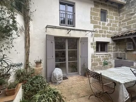 charmante maison de village avec cour arrière et local en rdc.