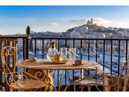 vue féérique sur le vieux-port et notre-dame de la garde – terrasse – traversant
