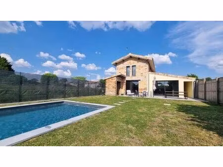 maison de luxe de 4 pièces en vente à sainte-hélène  nouvelle-aquitaine