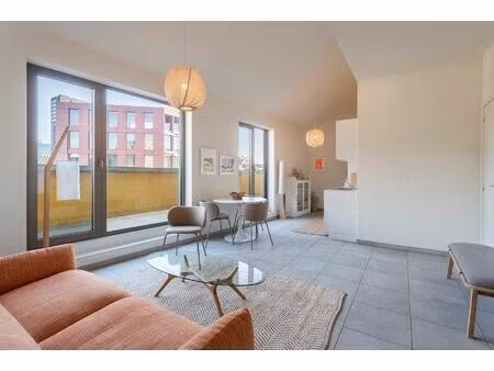 stijlvol gemeubeld appartement met terras in de cadixwijk