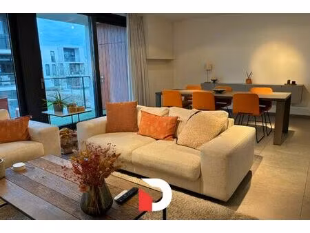 uniek gemeubeld appartement met 2 slaapkamers en ruim terras