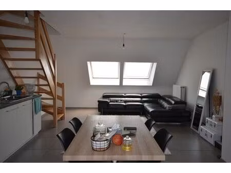 instapklaar 1slaapkamer duplex appartement met carport & terras.