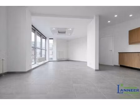 kantoorruimte met grote raampartij en visibiliteit te herne