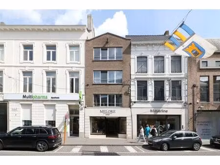 centraal gelegen handelszaak met hoog zichtbaarheidsgehalte