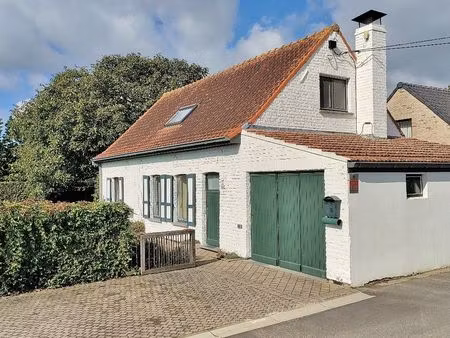 charmante woning met zonnige tuin  prachtig zicht over de velden en garage
