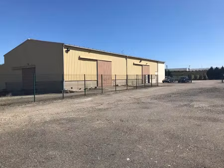 local d'activités a louer