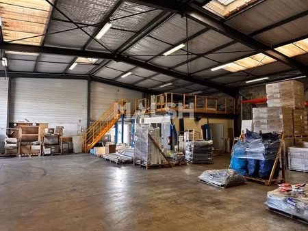 a louer.- montrond les bains - 538 m² - local industriel