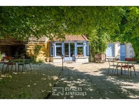 restaurant troglodyte avec terrasse panoramique sur les vignes