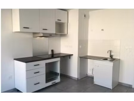 location appartement  36.9 m² t-2 à nîmes  620 €
