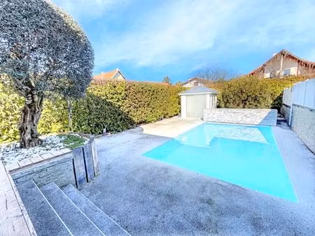 aix-les-bains  maison de ville avec piscine