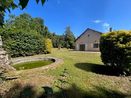 pavillon sur plus de 12 hectares de terrain