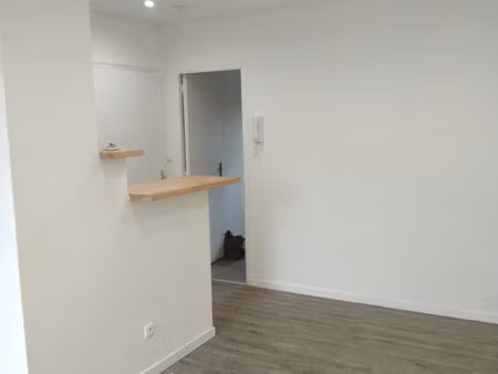 appartement t2 avec cour privative à grand couronne