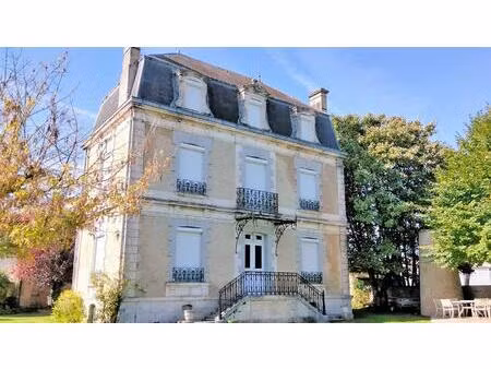 maison de maître  5 chambres  piscine  annexe indépendante  fibre  près angoulême