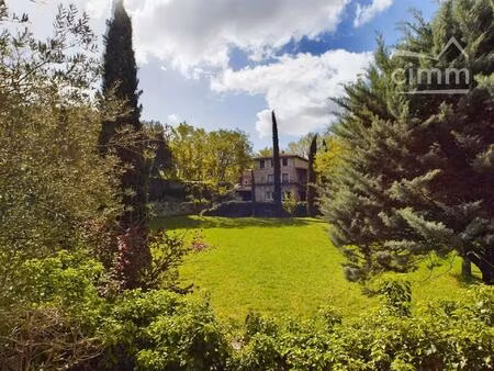 balazuc - domaine de vacances avec une grande maison de propriét
