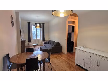 t2 de 59 m² à 100 mètres du métro garibaldi + garage + cave