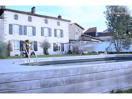 vente maison 9 pièces 311 m² à confolens (16500)  469 800 €