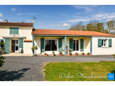 vente maison 8 pièces 161 m² à forges (17290)  348 480 €