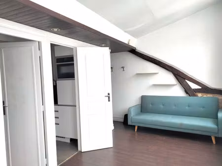 studio rue des petites ecuries denier étage ascenseur