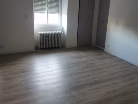 location appartement 4 pièces à segré-en-anjou-bleu (49500) : à louer 4 pièces / 103m² seg