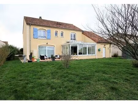 maison récente de 7 pièces 186 m² 5 chambres garage sur parcelle de 10 ares à vendre à...