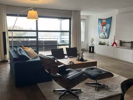 penthouse spacieux avec finitions haut de gamme