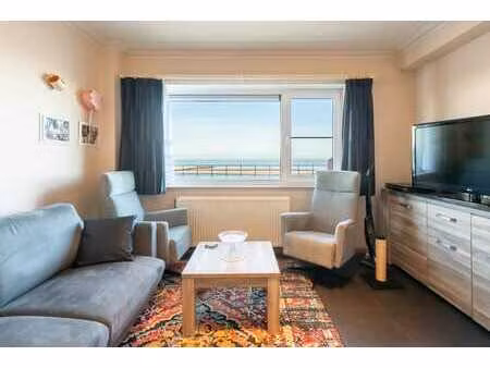 studio avec vue frontale sur la mer et place de parking dan