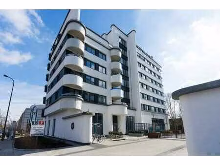 evere  belle surface commerciale casco de 151 m²