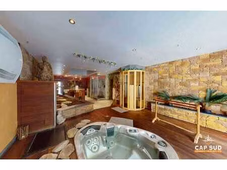 centre wellness avec espaces bien-être et cabines de soins