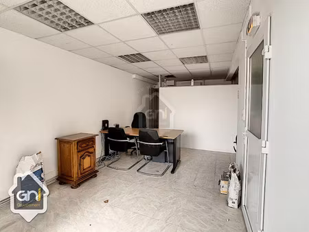 location locaux professionnels 23 m² à sénas (13560)  475 €