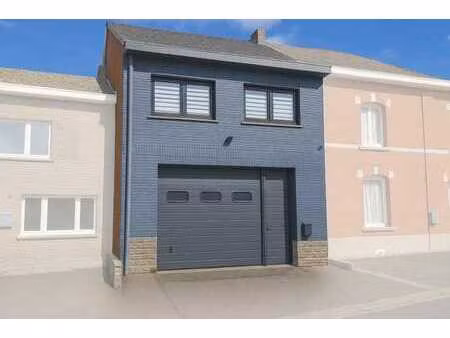 hangar de 170 m²  avec bureaux sur axe très fréquenté