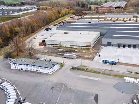 entrepôt + possibilité bureaux et parking