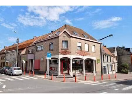 superbe boucherie au centre du village de dottignies. libre