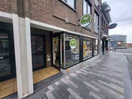 surface commerciale de 60m² entièrement rénovée  à deux pas