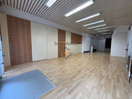 a louer saint affrique  victor hugo  local commercial 77 m2