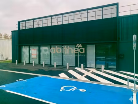 local commercial grande surface zone ultra fréquentée