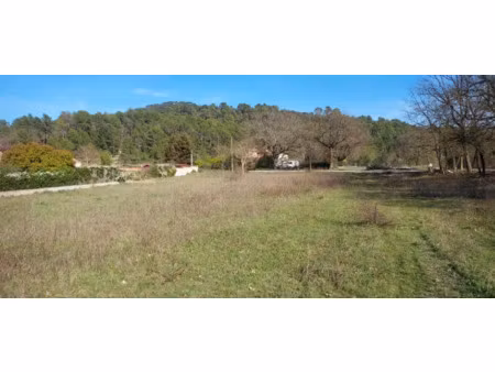 vente terrain 1230 m² à carces (83570)  145 000 €