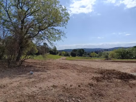 vente terrain 1523 m² à carces (83570)  165 000 €