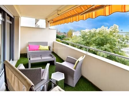 appartement 4 pieces - 2/3 chambres - 94 m² - terrasse