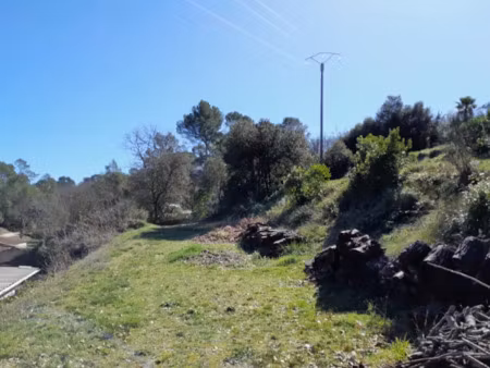 vente terrain 3200 m² à brignoles (83170)  290 000 €
