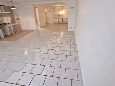 location locaux professionnels à marseille 1er (13001)  742 €