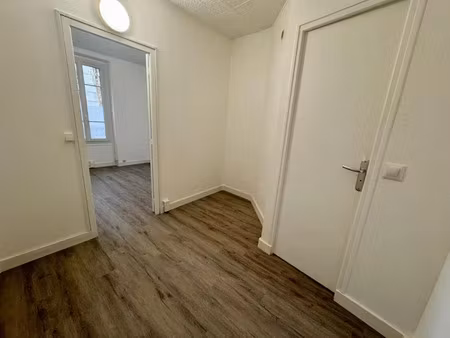 location locaux professionnels 17 m² à chaville (92370)  550 €