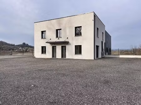 location local commercial 4 pièces 100 m2 à nivolas-vermelle