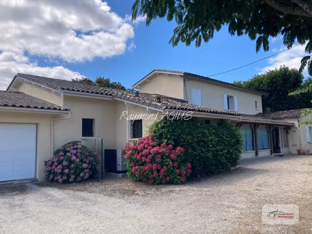 charmante maison familiale de 4 chambres avec piscine et jar
