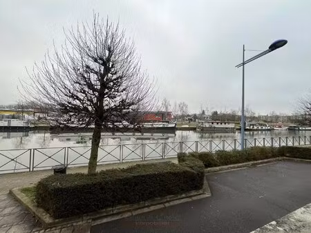montargis face au canal de briare