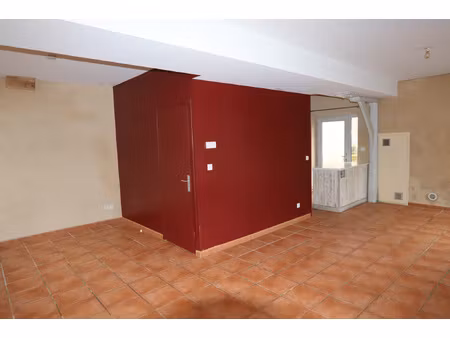 maison dans le centre de narcy