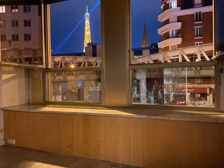 superbe local professionnel lumineux vide à rénover