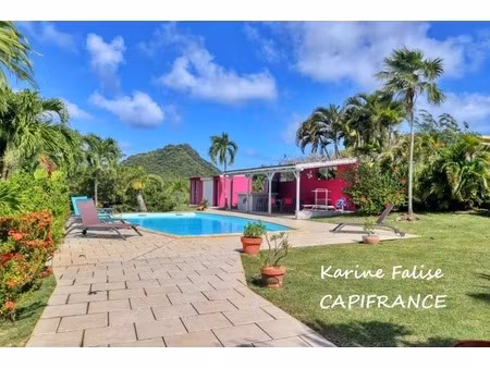 sainte-anne – villa t5 de plain-pied avec piscine et magnifique jardin paysager